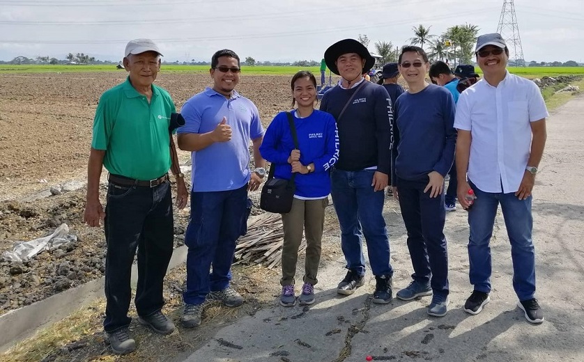 Dr. Jun Hernal, second from the right during laser land leveling actual demonstration in the field on March 13, 2019, at PhilRice, Maligaya, Science City of Muñoz, Nueva Ecija